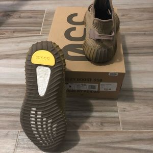 Yeezy 350 V2 Earths